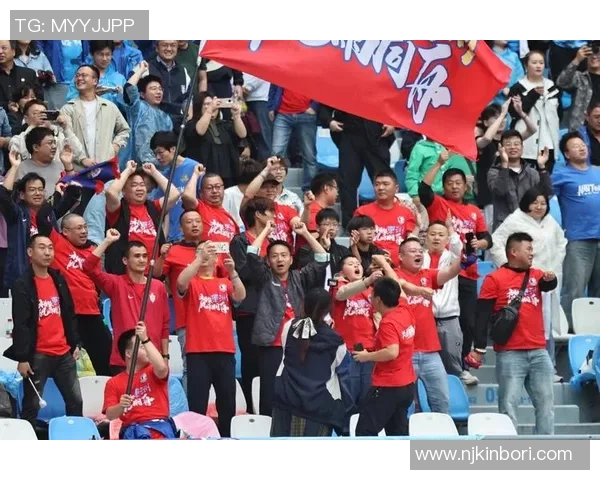 广州足球队以55分稳居冠军赛积分榜首位争夺荣誉